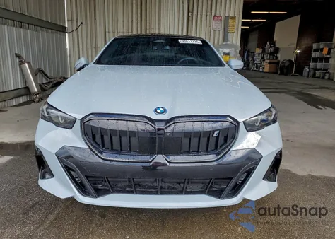 2025 BMW I5 Edrive 40 z USA, uszkodzony, nr VIN WBY33FK06SCT15244